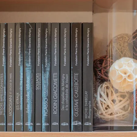 Eaux-vives 201 By Interhome