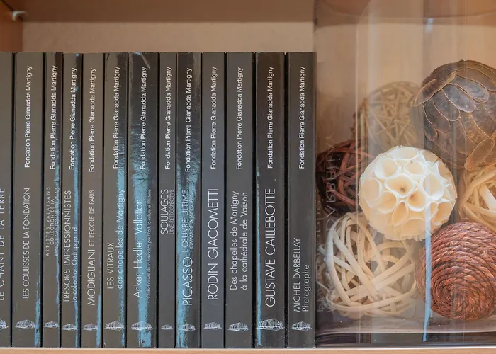 Eaux-vives 201 By Interhome